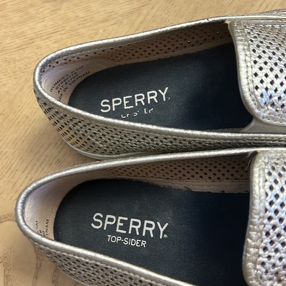 SPERRY Top-Sider. Flat casual loafers size 9.5 MED. Gold metallic finish. - Picture 7 of 7